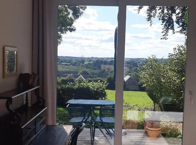 Sous La Charmille. Cerisy-la-Salle